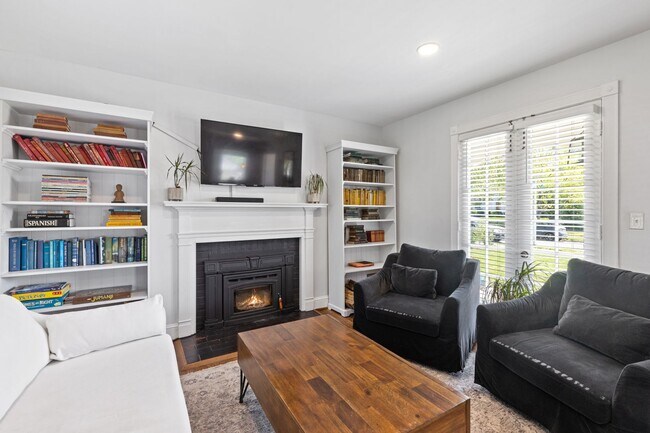 Building Photo - Luxurious Brick Colonial in Prestigious Gu...