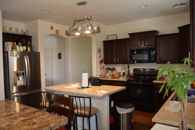 Building Photo - 4924 W Magdalena Ln