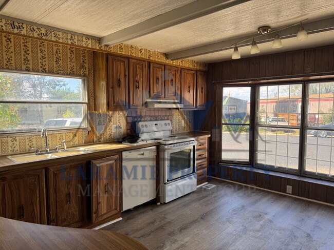 Building Photo - 4746 E Skyline Dr