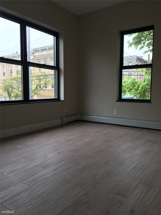 Foto del edificio - 6001 Myrtle Ave
