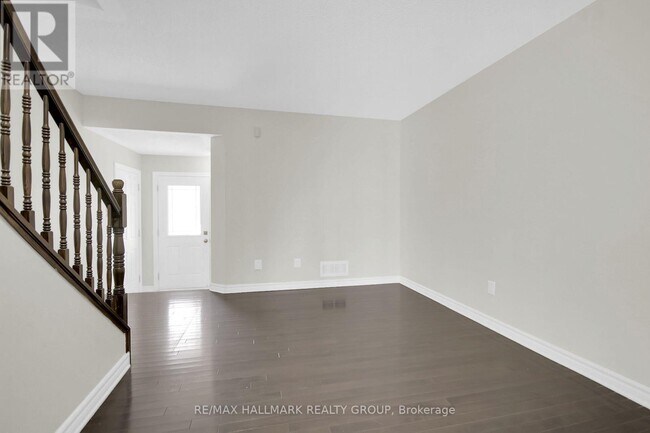 Building Photo - 418 Temiskaming Crescent