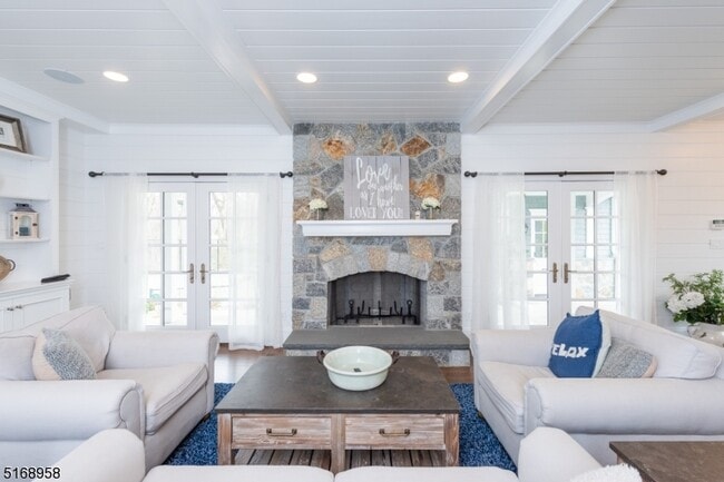 Building Photo - 309 Sleepy Hollow Ln