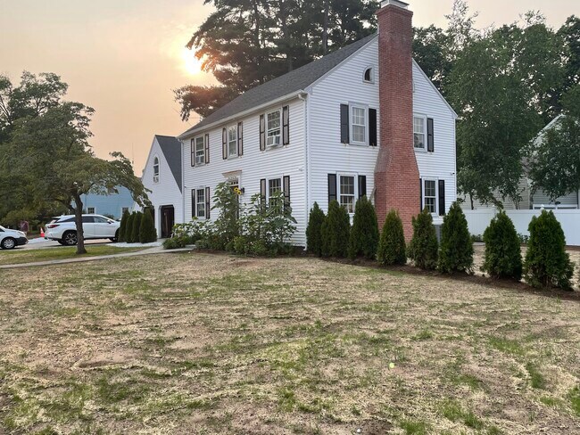 Building Photo - 124 Milwood Rd