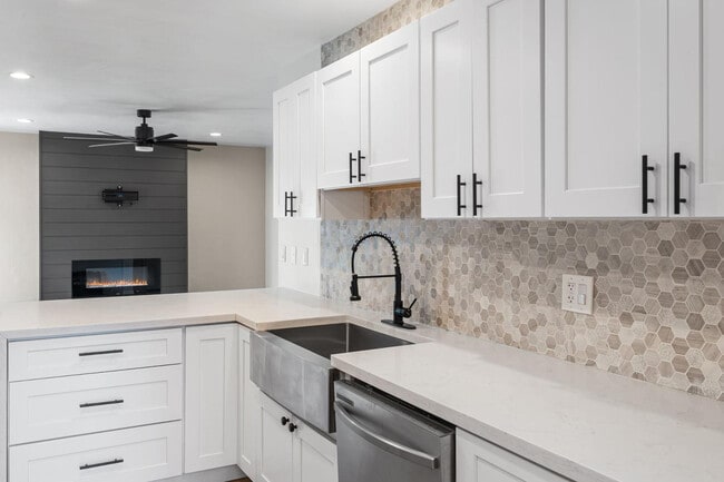 Foto del edificio - 8302 E Windsor Ave