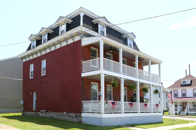 Building Photo - The Red Onion