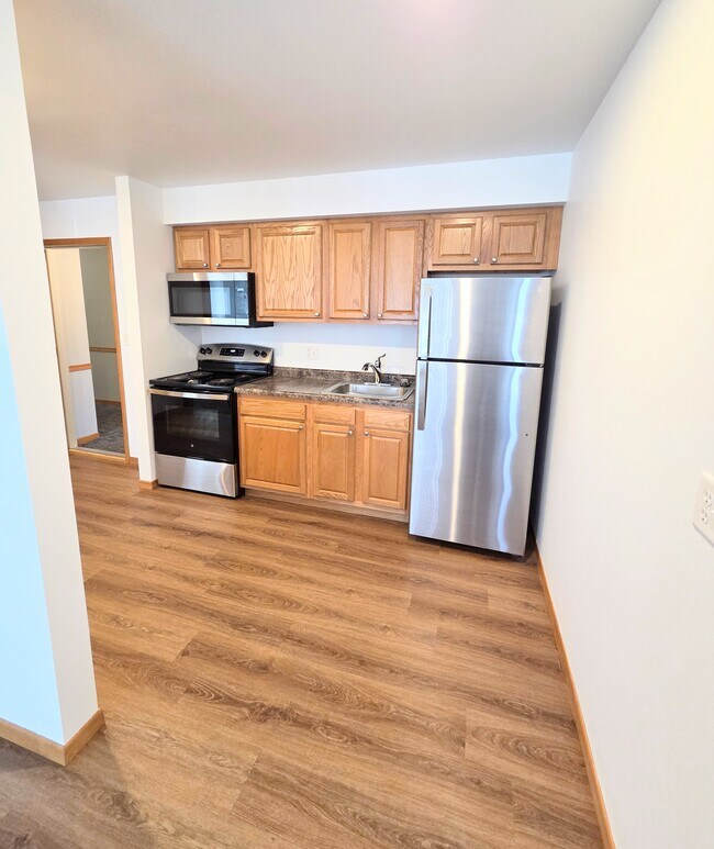 Amplia cocina de 1 dormitorio - Madison Square Apartments