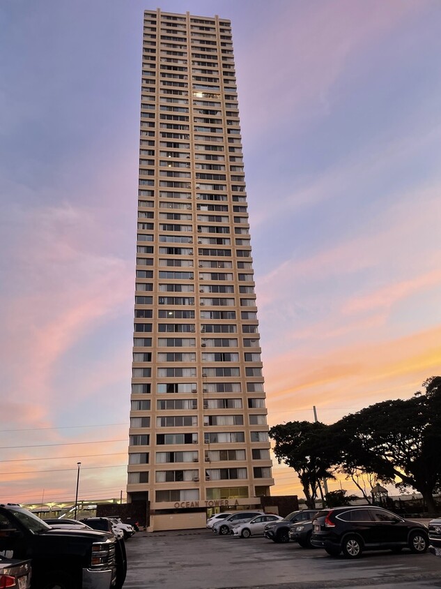 Primary Photo - Convenient Studio in Century Park Plaza – ...
