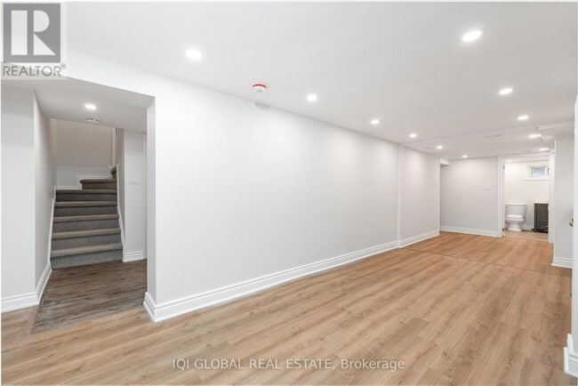 Building Photo - 10 Holman Crescent