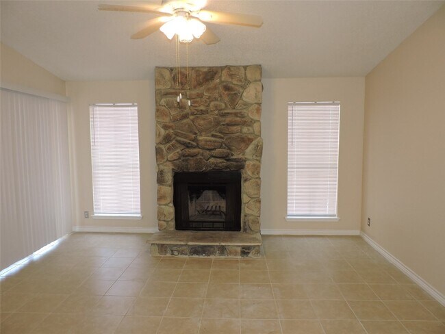 Foto del edificio - 17401 Red Oak Dr