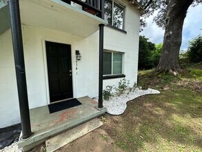 Building Photo - 1334 Barry St