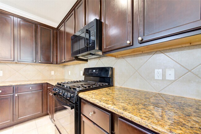 Foto del edificio - 20909 Sunrise Pine View Ln