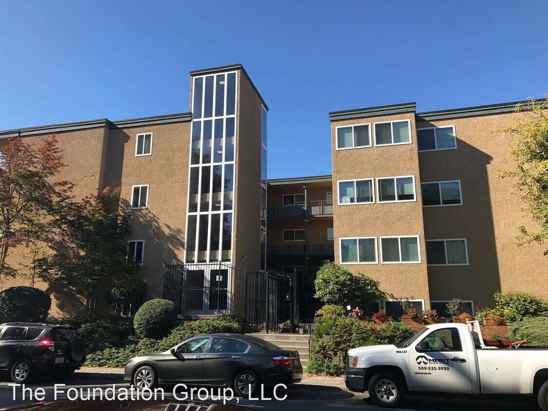 Primary Photo - 5233 15th Ave NE