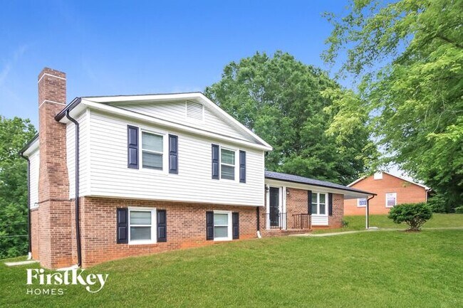Building Photo - 2350 Woodgreen Rd