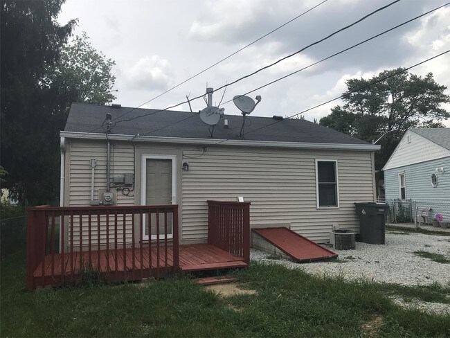 Foto del edificio - 5819 Greenfield Ave