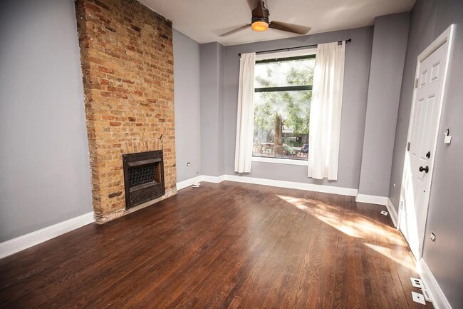 Building Photo - 1341 N Artesian Ave