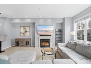 Building Photo - 8103 Oakview Dr N