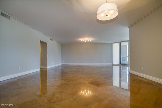 Foto del edificio - 21050 NE 38th Ave