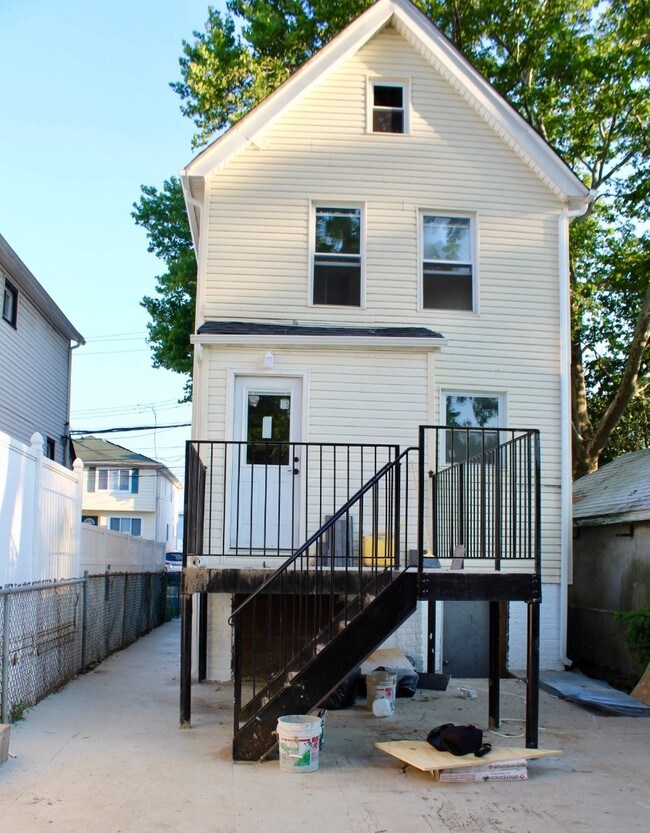 Building Photo - 99 Arlington Pl