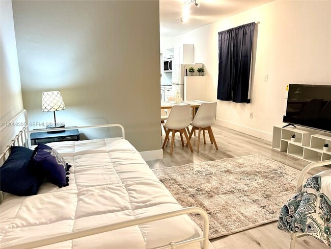 Building Photo - 825 Euclid Ave