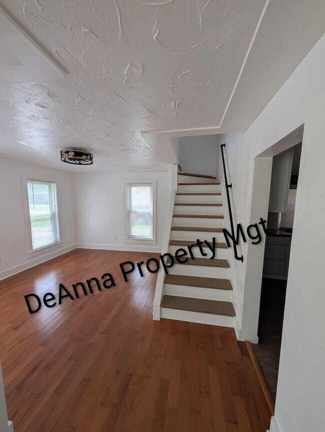 Foto del edificio - Remodeled 2 -3 bedroom home Elyria