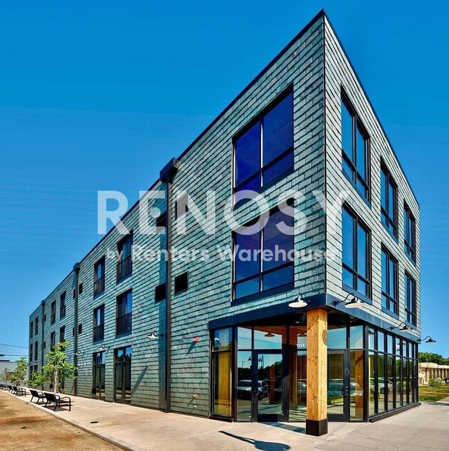 Building Photo - 304 5th St