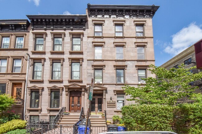 Foto del edificio - 938 Hudson St