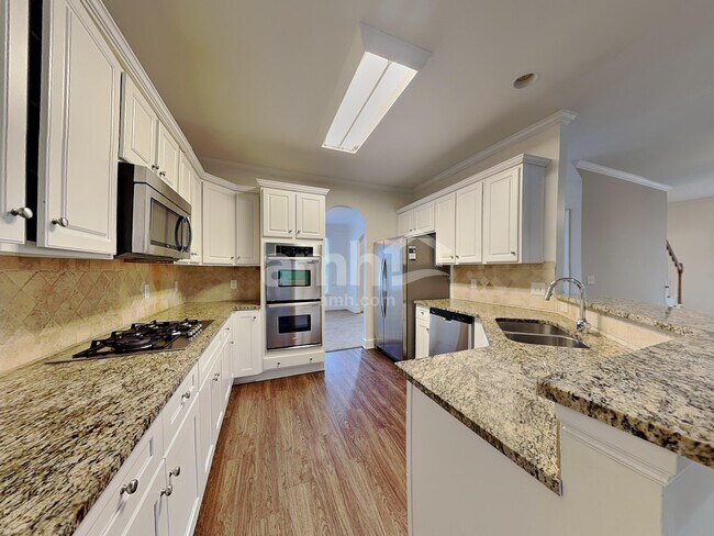 Foto del edificio - 404 Jessica Ln