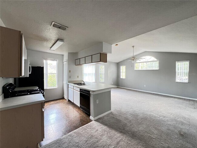 Foto del edificio - 8710 Rain Forest Pl