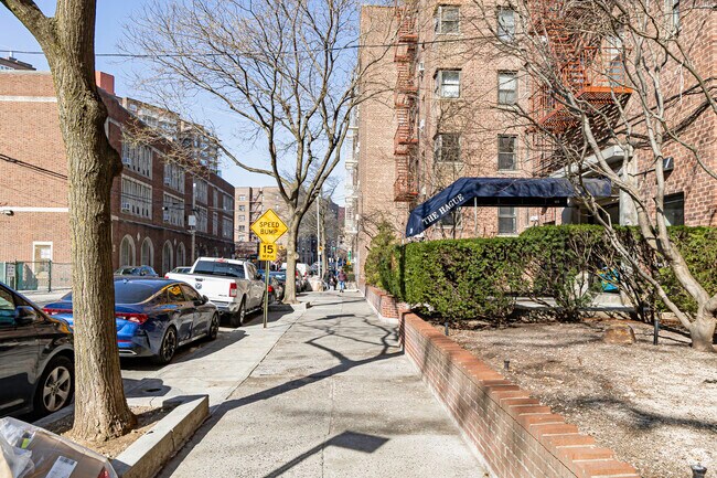 Walkway - 3260 Netherland Ave