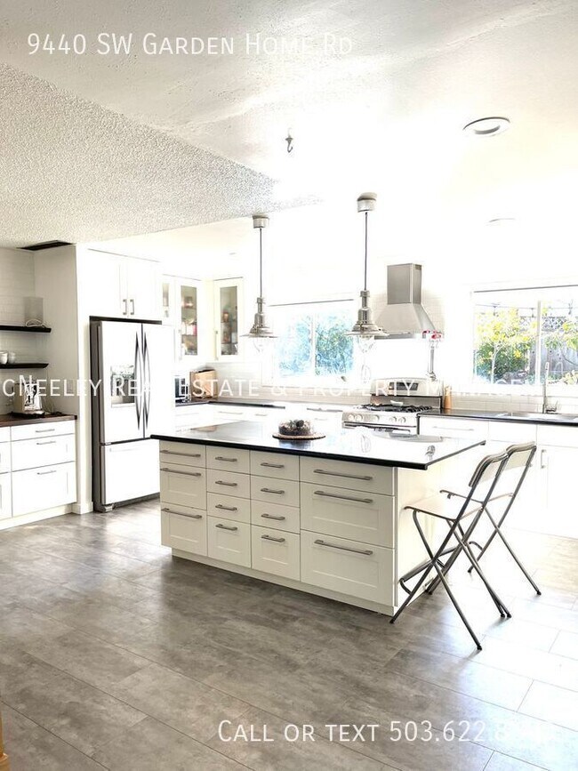 Building Photo - Beautifully Updated Modern Garden Home 4 BR