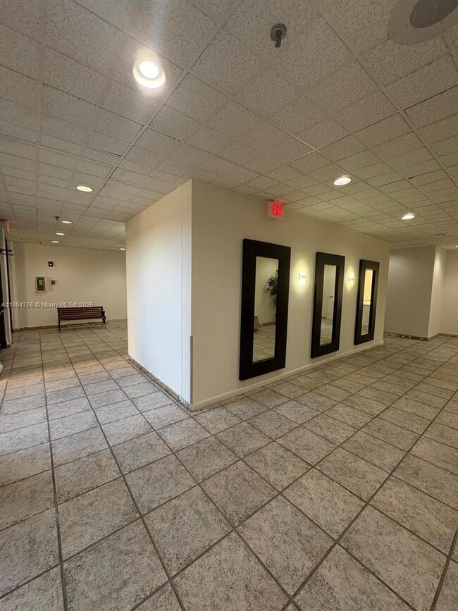 Foto del edificio - 900 NE 195th St