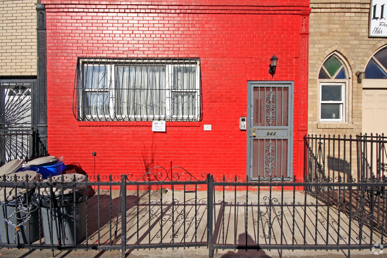 Building Photo - 84A Rogers Ave