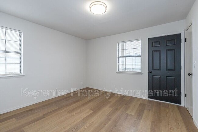 Foto del edificio - 10951 E 23rd St