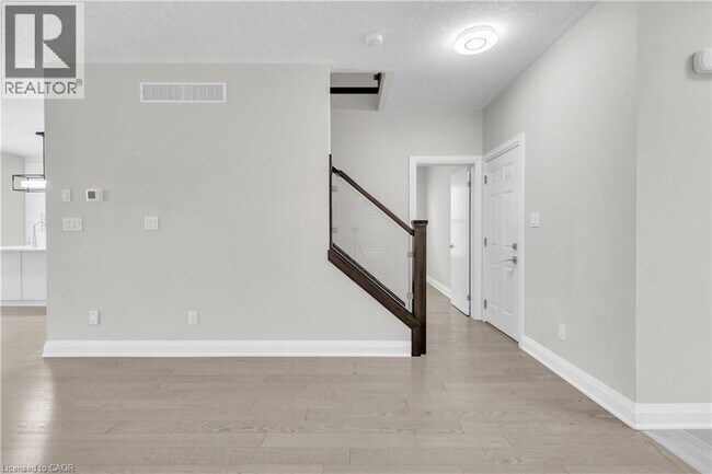 Building Photo - 273 Woodbine Ave