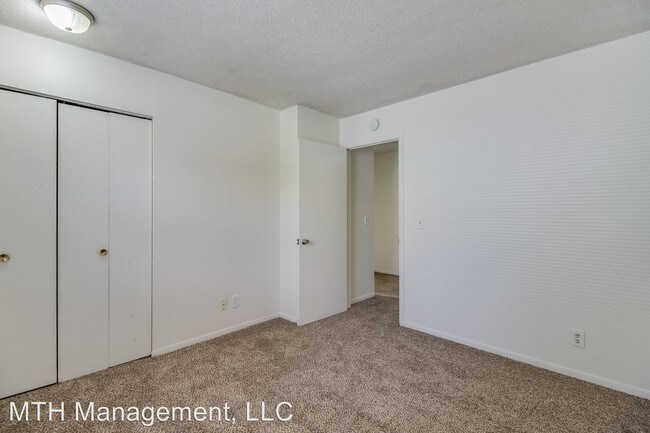 Building Photo - 731-925 Burcham Dr