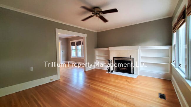 Building Photo - 5919 SE Lafayette St