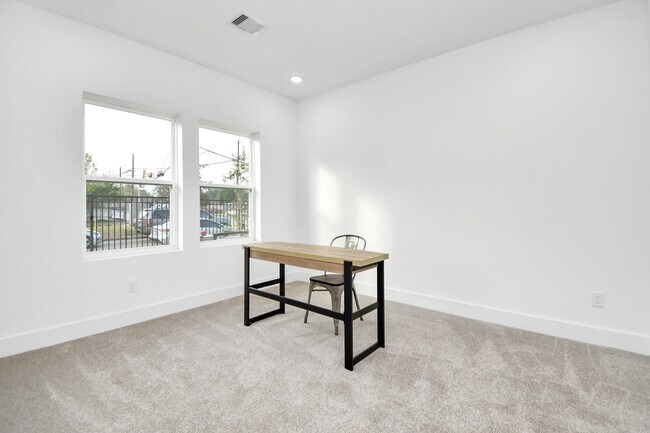 Building Photo - 4802 Elysian St