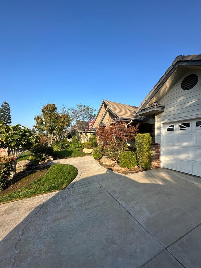 Building Photo - 535 W Decatur Ave