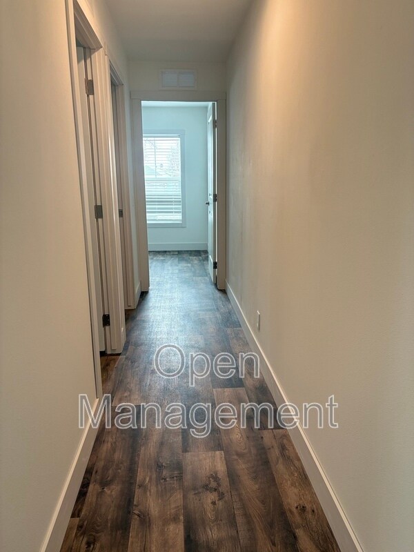 Building Photo - 825 1st Ave E