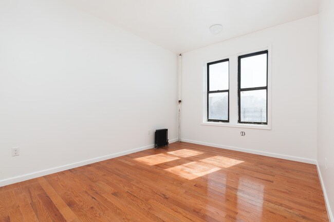 Building Photo - 579 61st St
