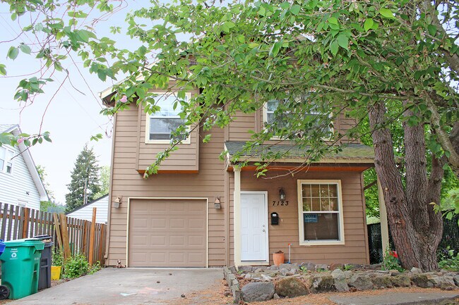 Building Photo - 4 Bed, 2.5 Bath Modern Construction House in South Tabor