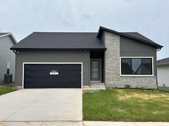 Building Photo - 1131 NW Petersen Dr