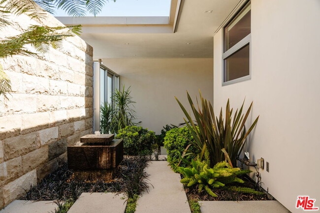 Building Photo - 3642 Beverly Ridge Dr