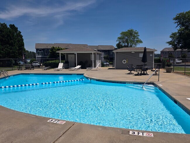 Foto del edificio - 120 Lake Ridge Dr