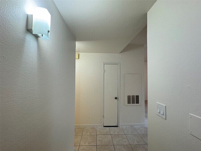 Building Photo - 6500 Harbor Town Dr