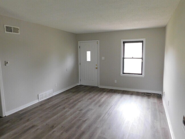 Building Photo - 400 Jenson Rd