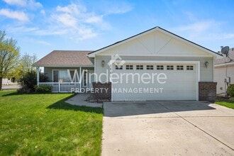 Building Photo - 1648 E Devoe Ave