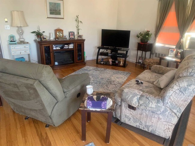 Building Photo - 565 E Hudson St