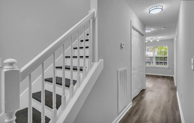 Foto del edificio - Adorable 3BD/2BA home in Murfreesboro with deck & attached garage!