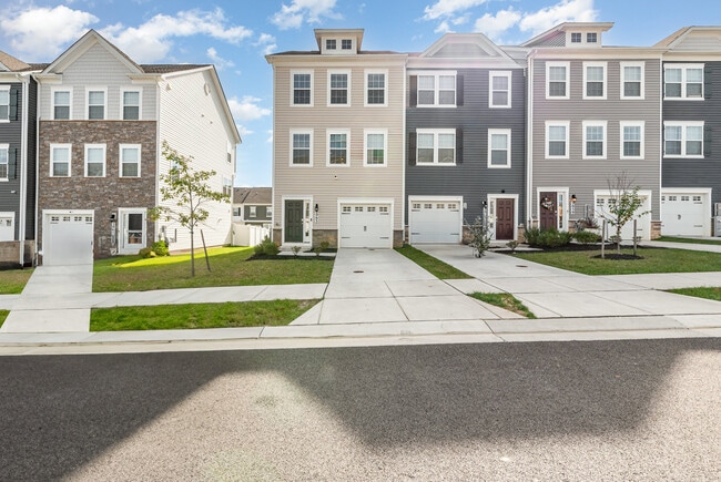 Building Photo - 5063 Silver Oak Dr